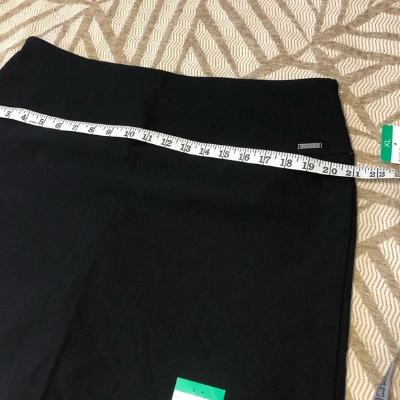 S.C. & Co. Classic Black Skort - Picture 6 of 12
